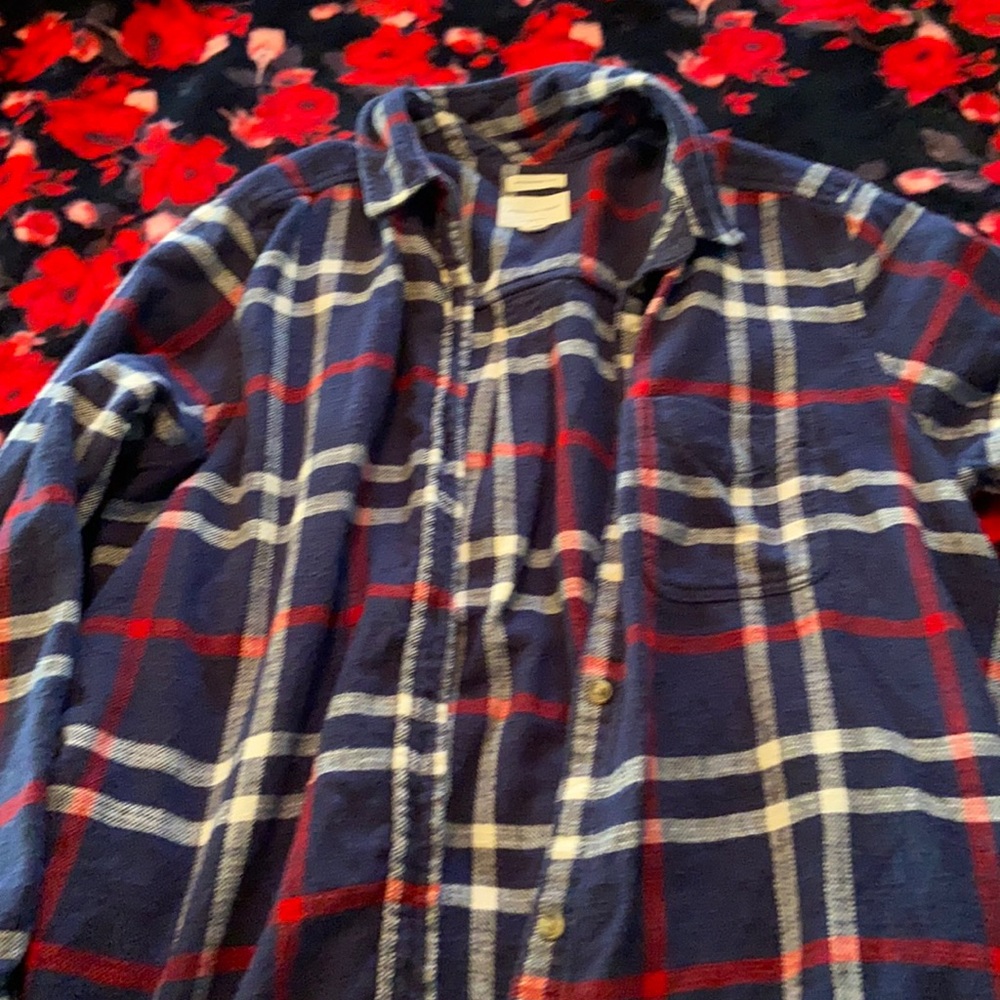 AE button up shirt XL    EUC